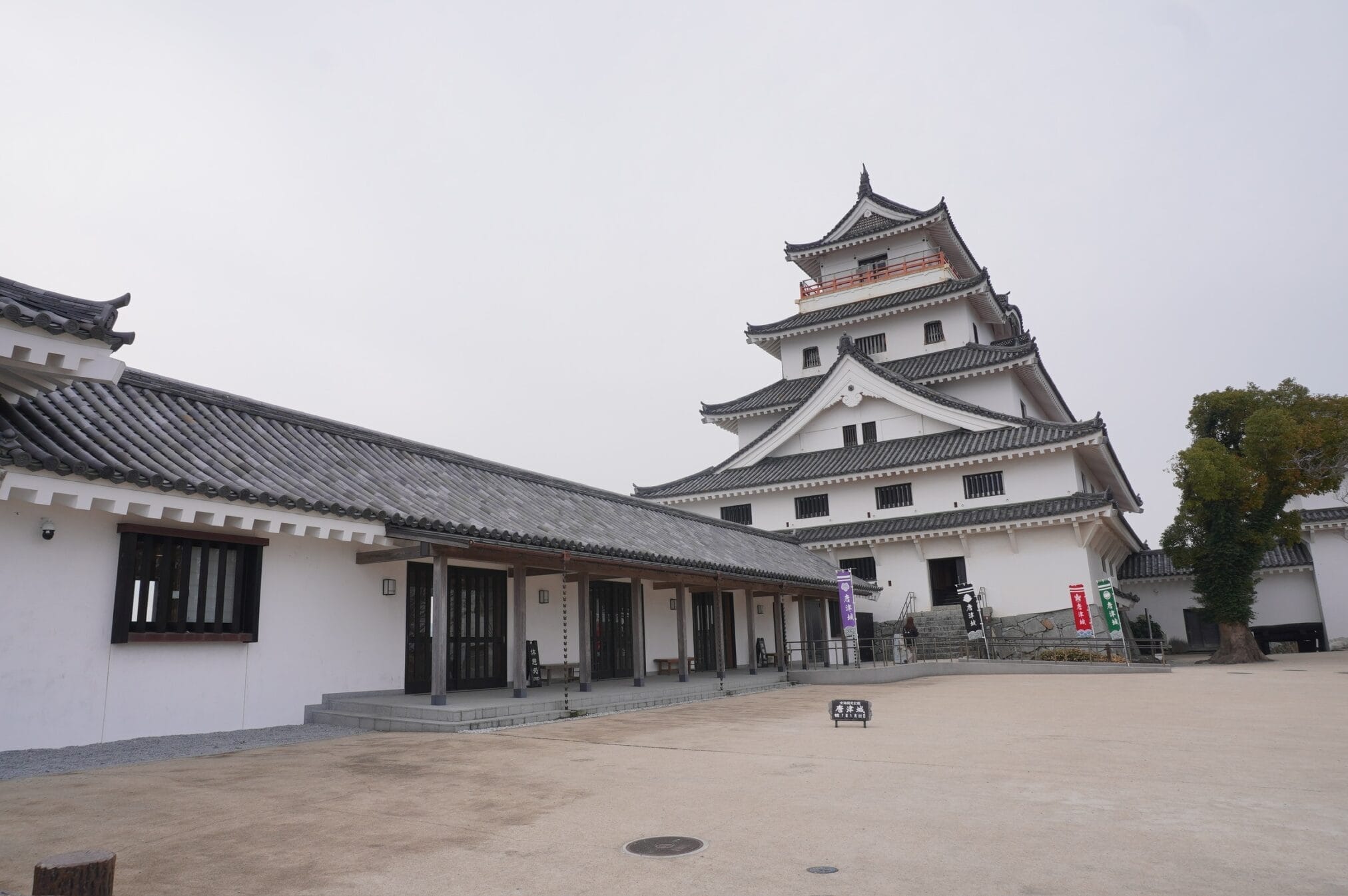 ปราสาทคาราสึ (Karatsu Castle) ในภูมิภาคคิวชู, สถานที่ท่องเที่ยวในการขับรถเที่ยวฟุกุโอกะ โออิตะ