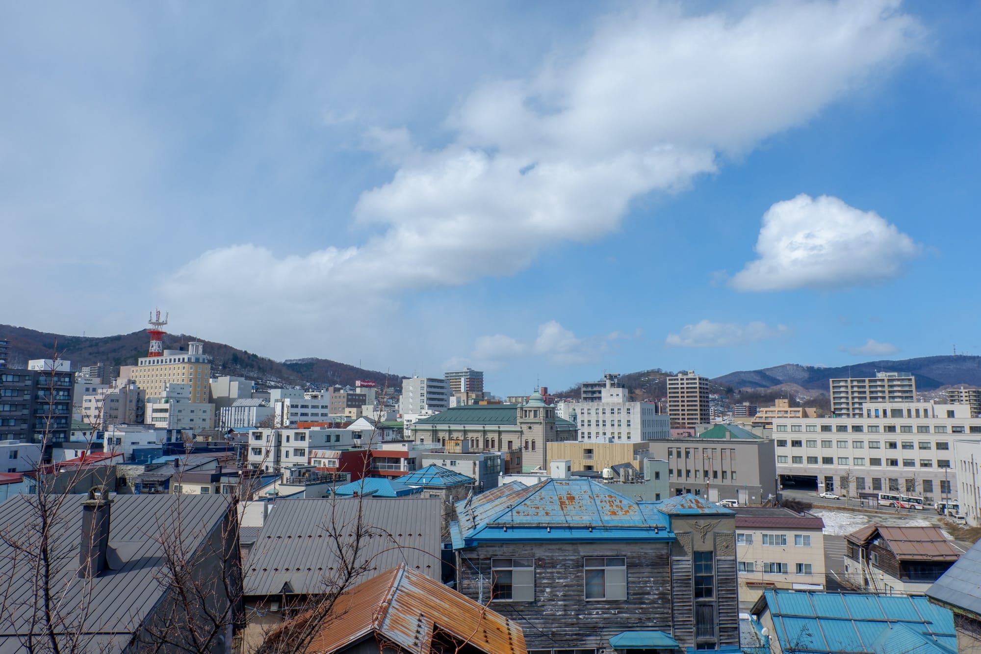 วิวเมืองฮอกไกโดจากมุมสูง ทริปขับรถจากฮอกไกโดถึงโตเกียว