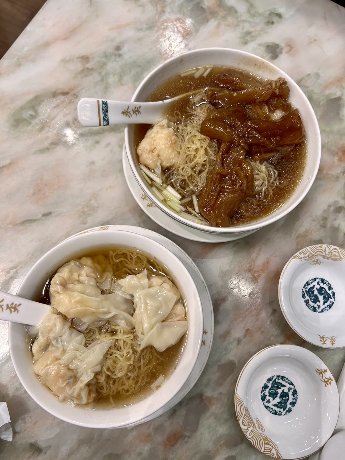 ก๋วยเตี๋ยวหลอดและเกี๊ยวกุ้งในฮ่องกง น่าอร่อย! กิน เที่ยว ไหว้พระ ฮ่องกง 5 วัน 4 คืน