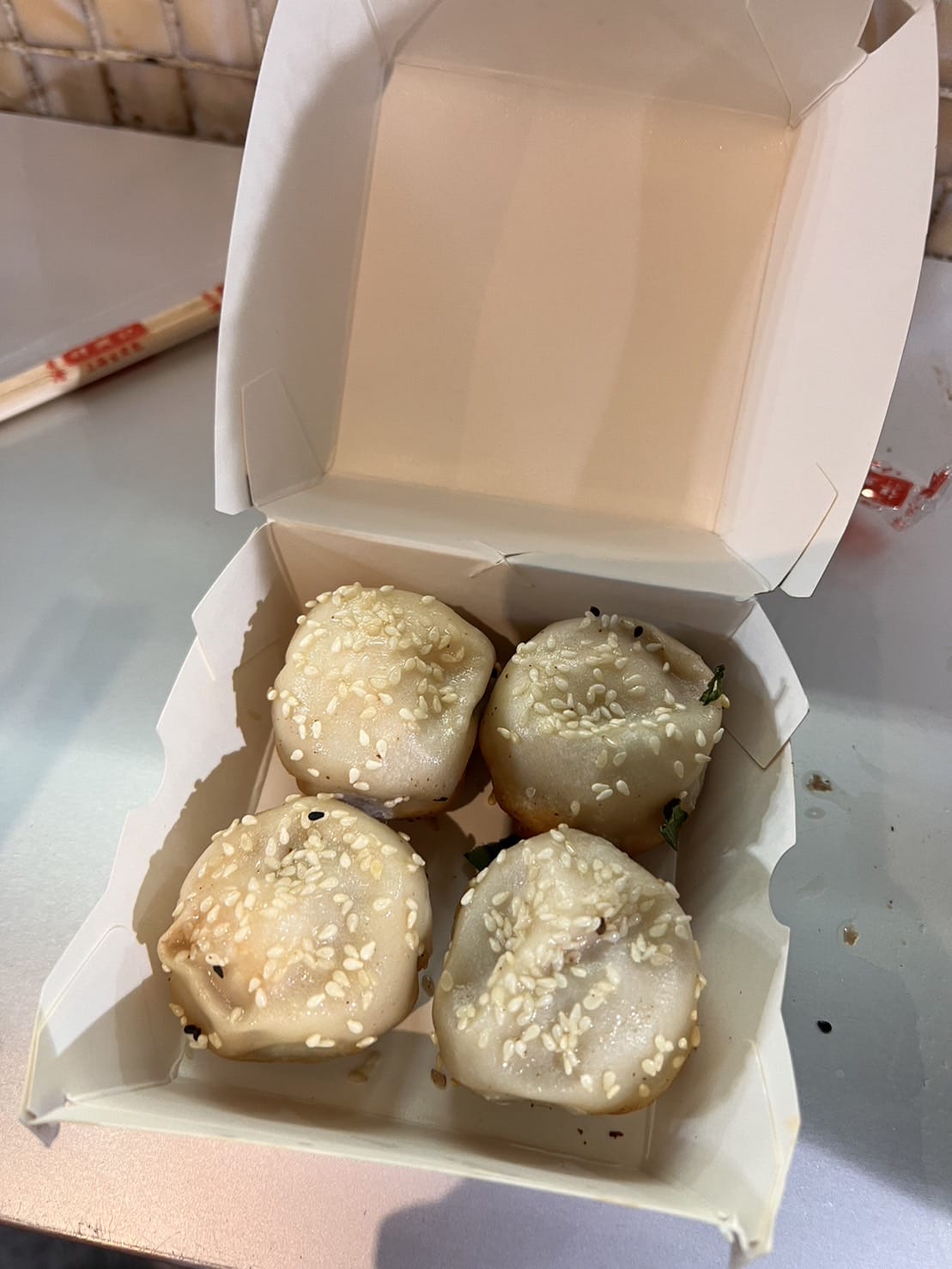 ซาลาเปาทอดโรยงาในกล่อง, กิน เที่ยว ฮ่องกง