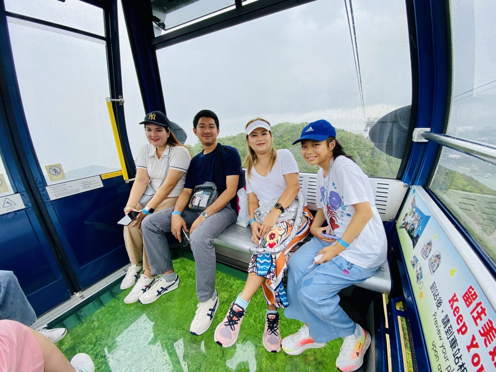 นั่งกระเช้าลอยฟ้า Cable car ride with scenic view