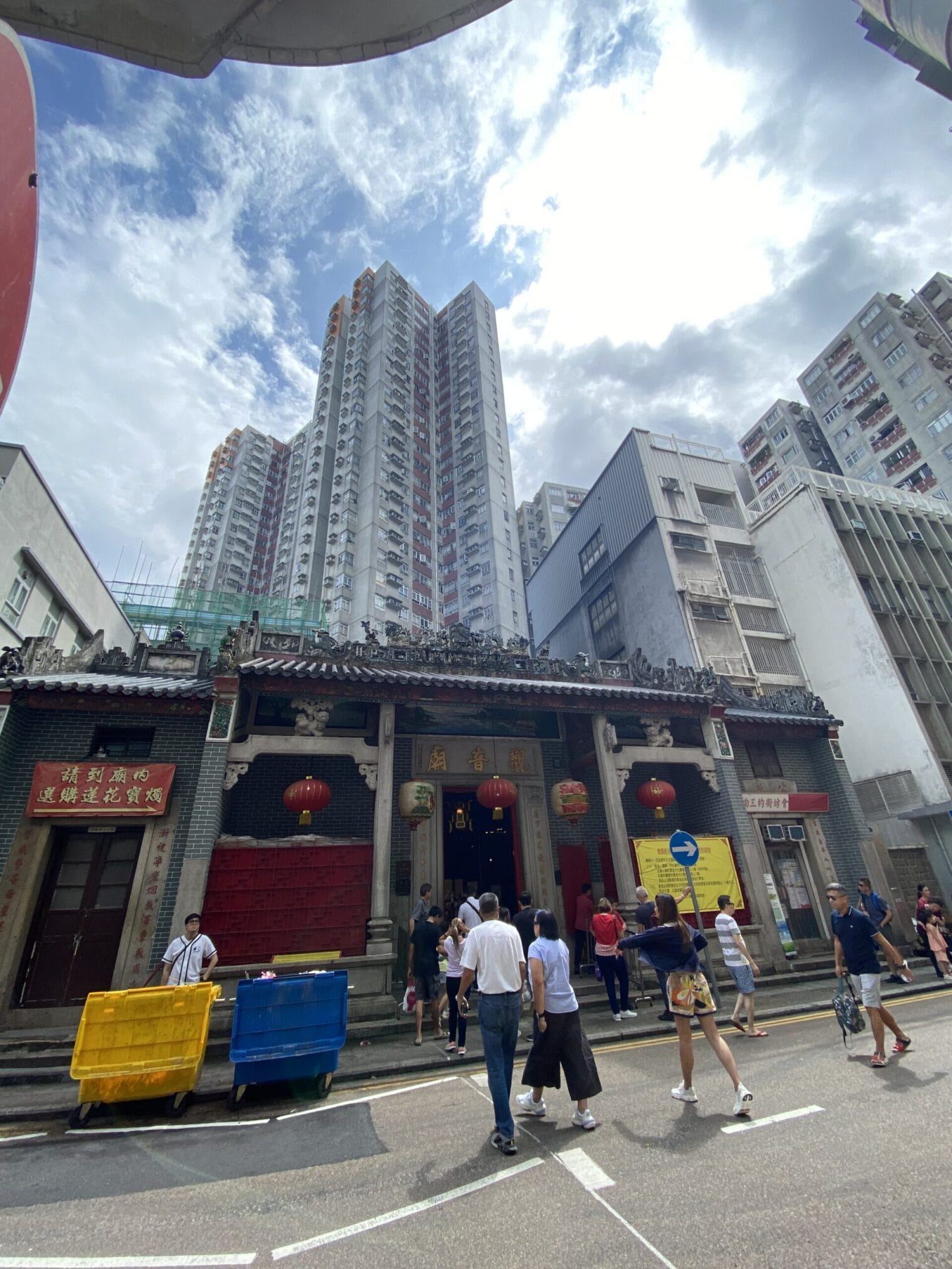 วัดหวังต้าเซียน ฮ่องกง, ผู้คนกำลังเข้าวัด ไหว้พระ ฮ่องกง