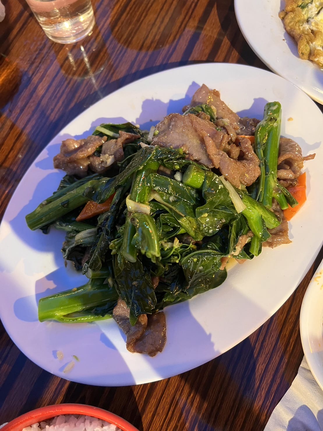 ผัดคะน้าหมู Stir-fried kale with pork