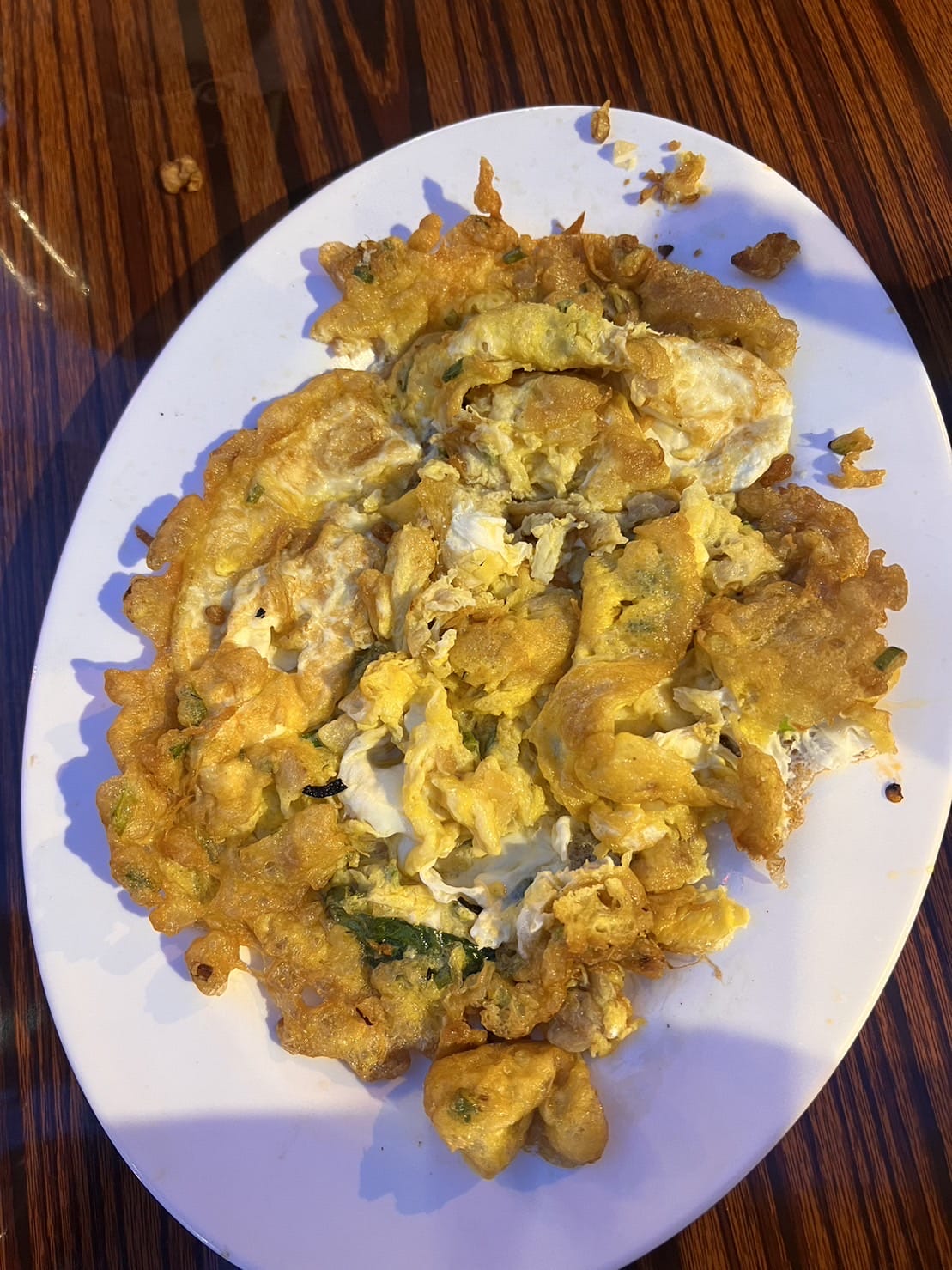 ไข่เจียวบนจานสีขาว กิน เที่ยว ฮ่องกง