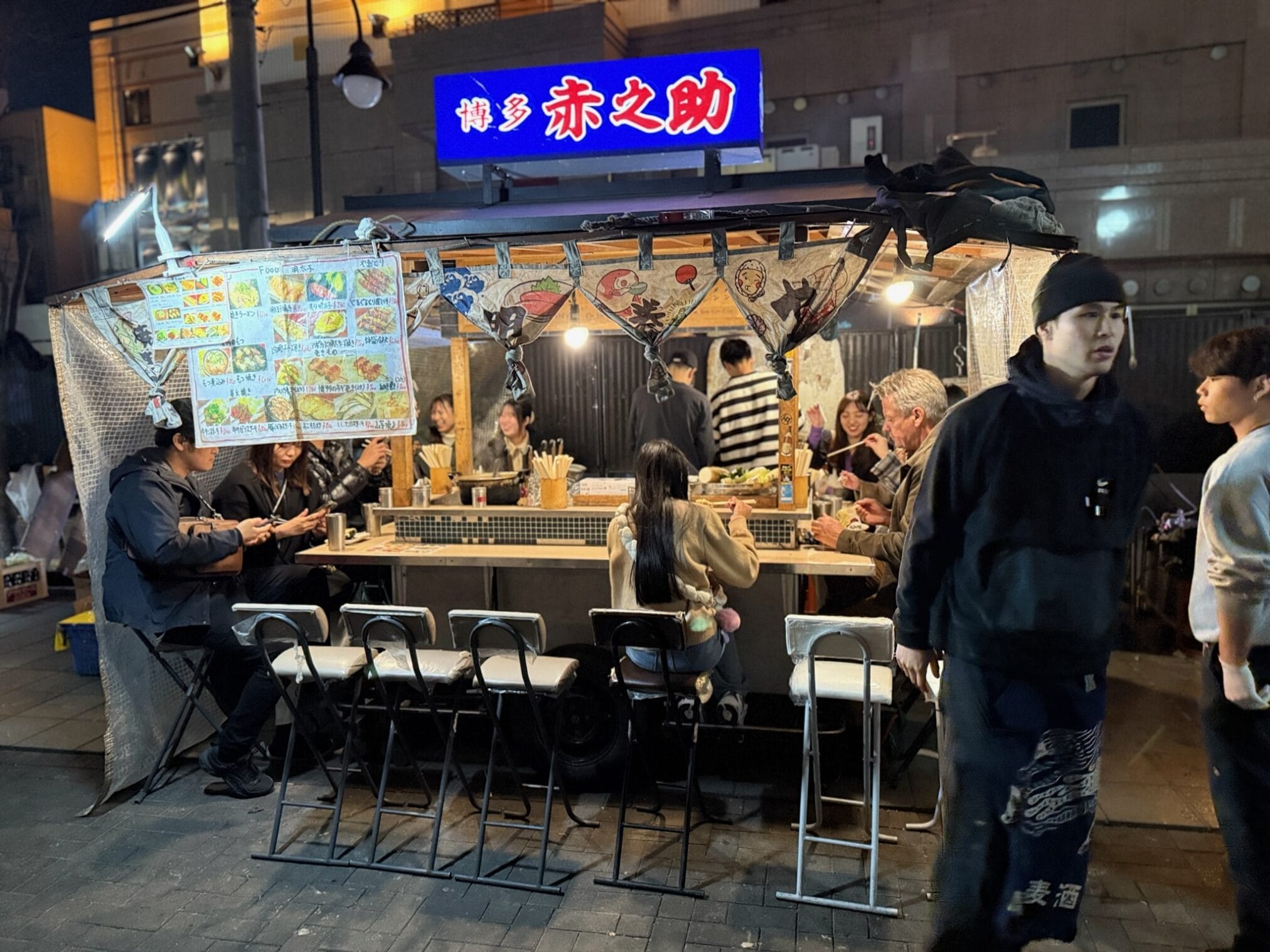 ร้านอาหารริมทาง "Hakata Akanosuke" ในฟุกุโอกะ, ขับรถเที่ยวภูมิภาคคิวชู