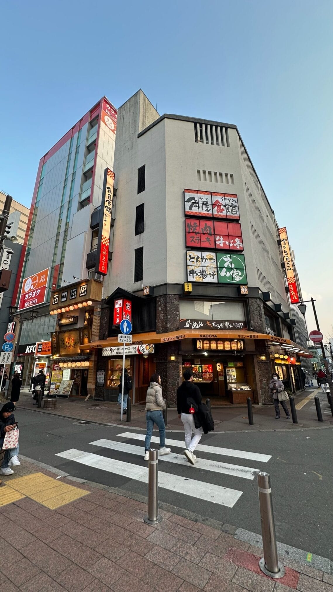 ฟุกุโอกะ: อาคารคาโดะยะ (KADOYA) และป้ายร้านอาหารญี่ปุ่นต่างๆ ในย่านเทนจิน #ขับรถเที่ยวภูมิภาคคิวชู