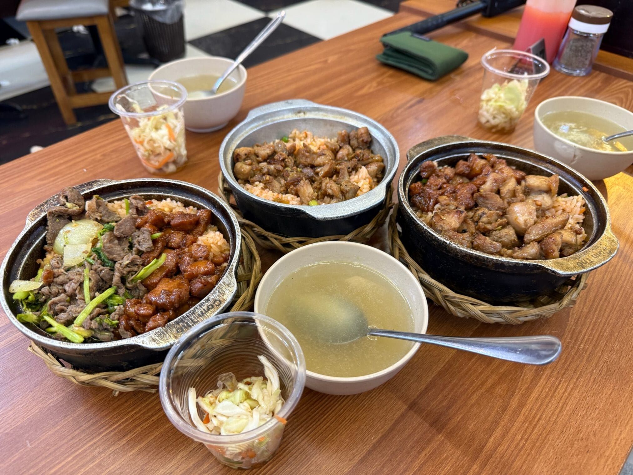 ข้าวอบหม้อดินฮานอย พร้อมซุปและผักดอง จากทริป "ฮานอย – ตามด๋าว EP1