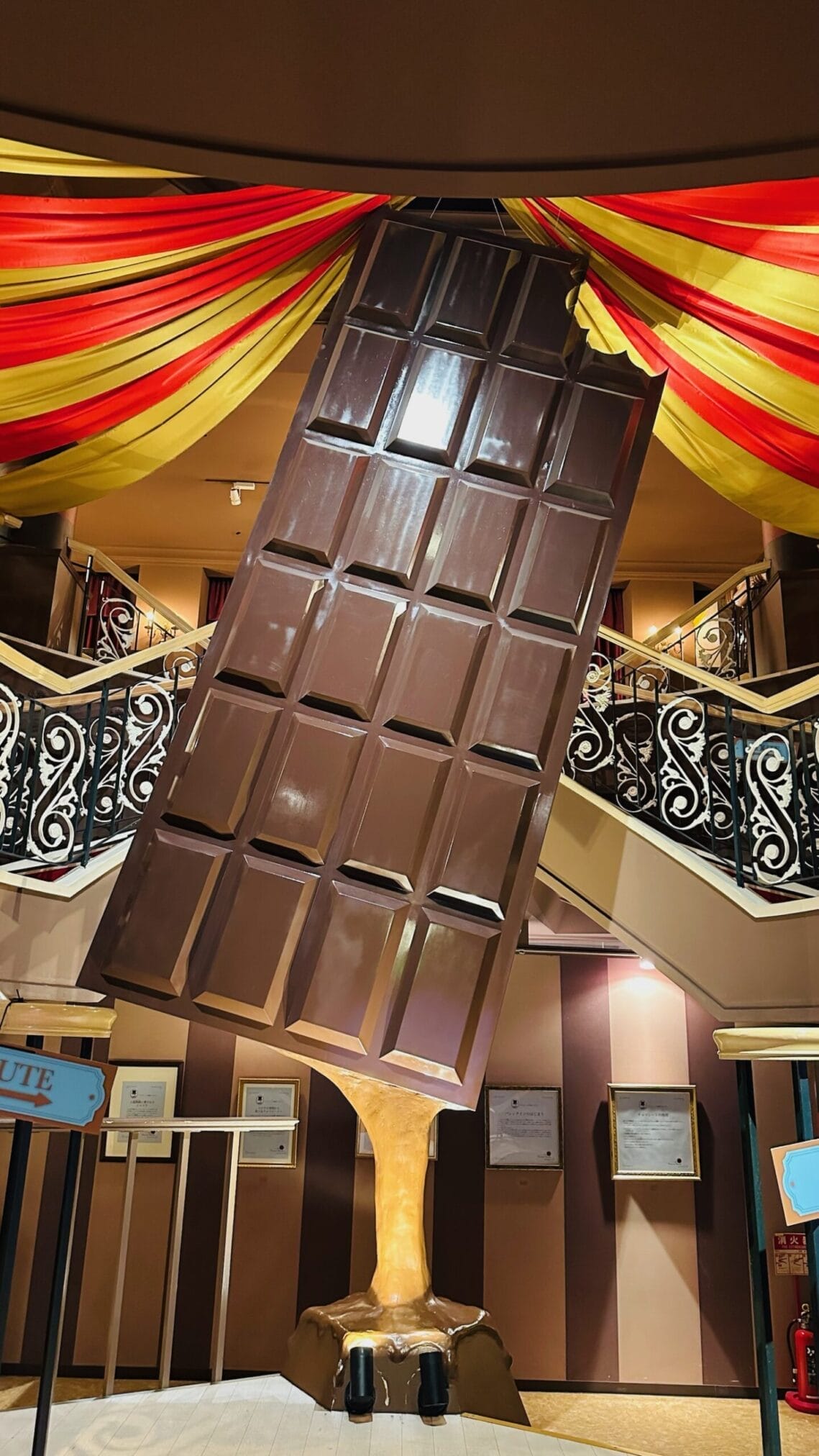 ช็อกโกแลตแท่งยักษ์ในการจัดแสดงที่คิวชู