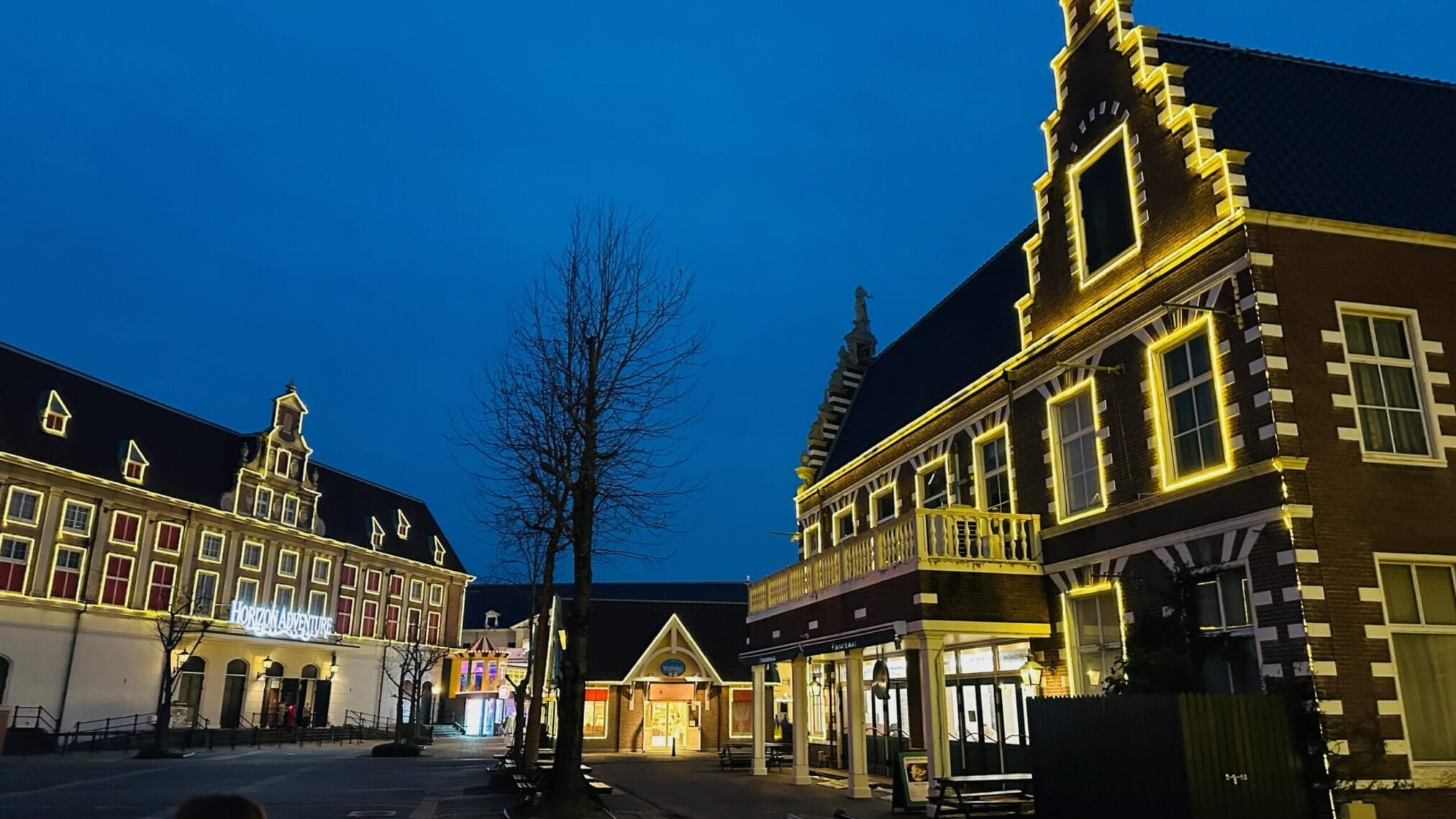 อาคารสไตล์ยุโรปประดับไฟสวยงามในฟุกุโอกะ