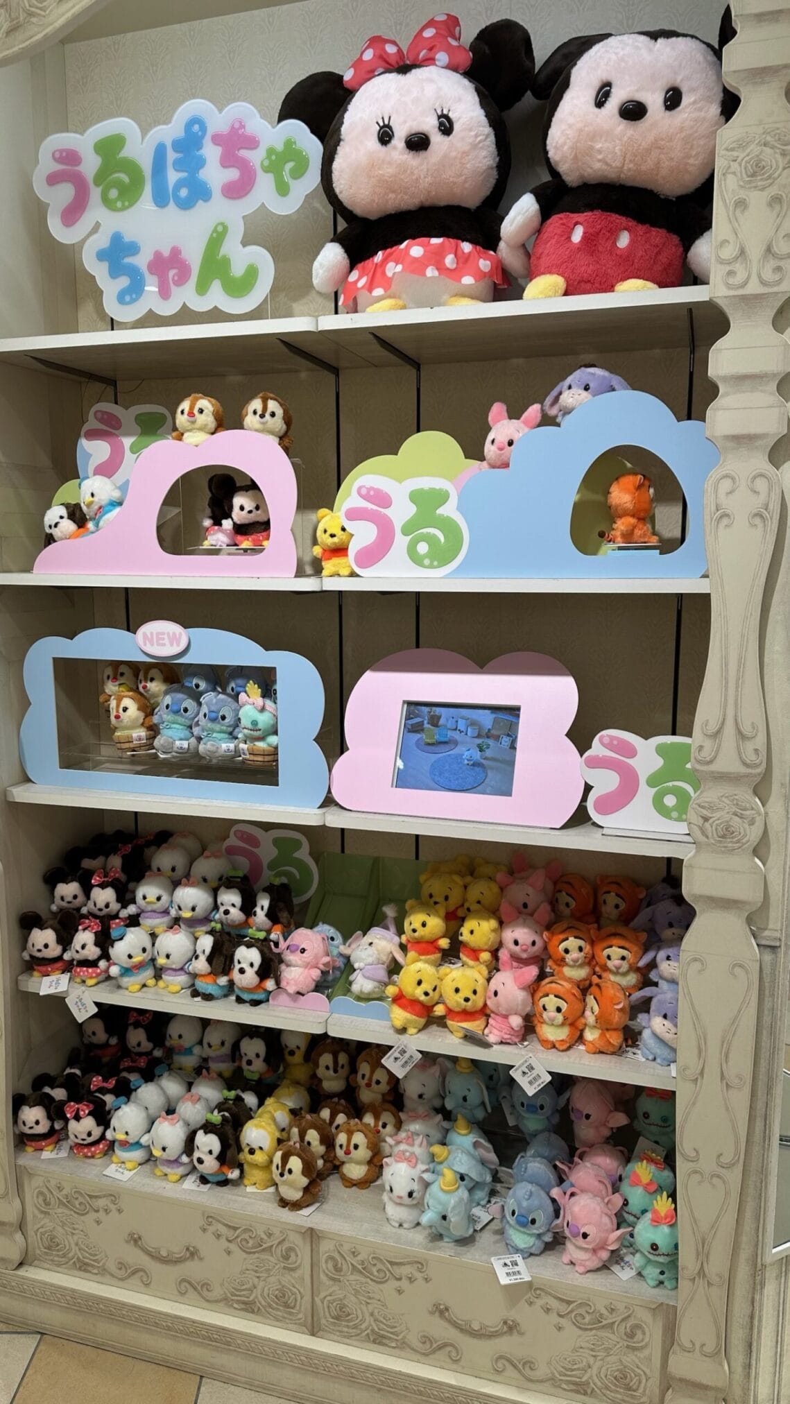 ตุ๊กตาอุรุโปะจังน่ารักๆ ในร้านของที่ระลึก