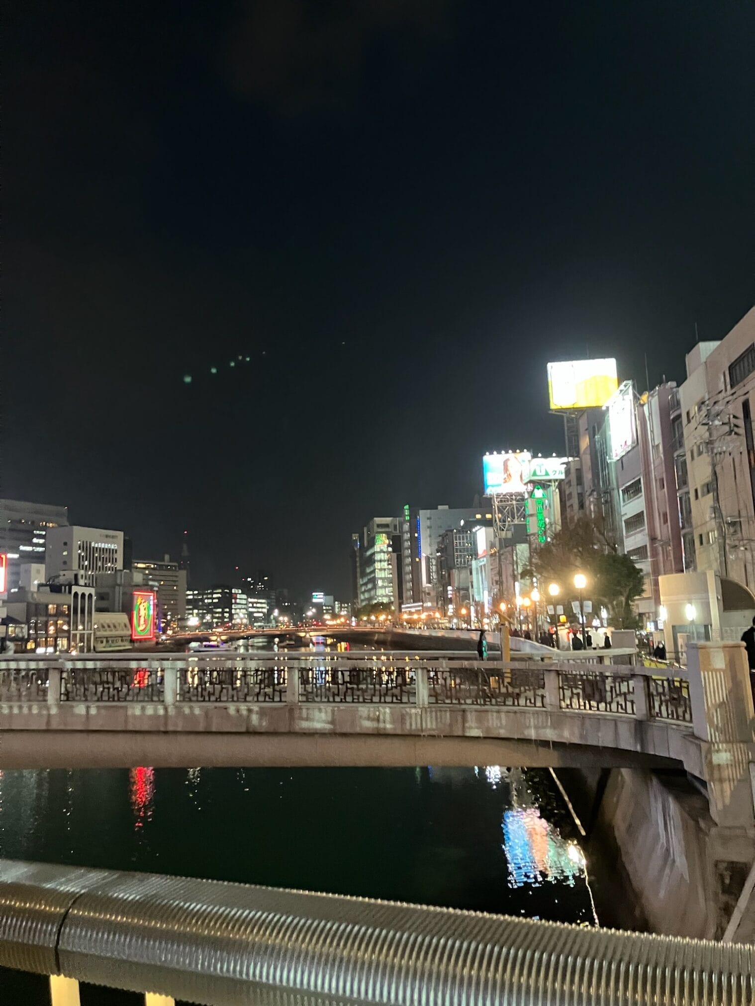 วิวกลางคืนของฟุกุโอกะจากสะพาน, การเดินทางในภูมิภาคคิวชู