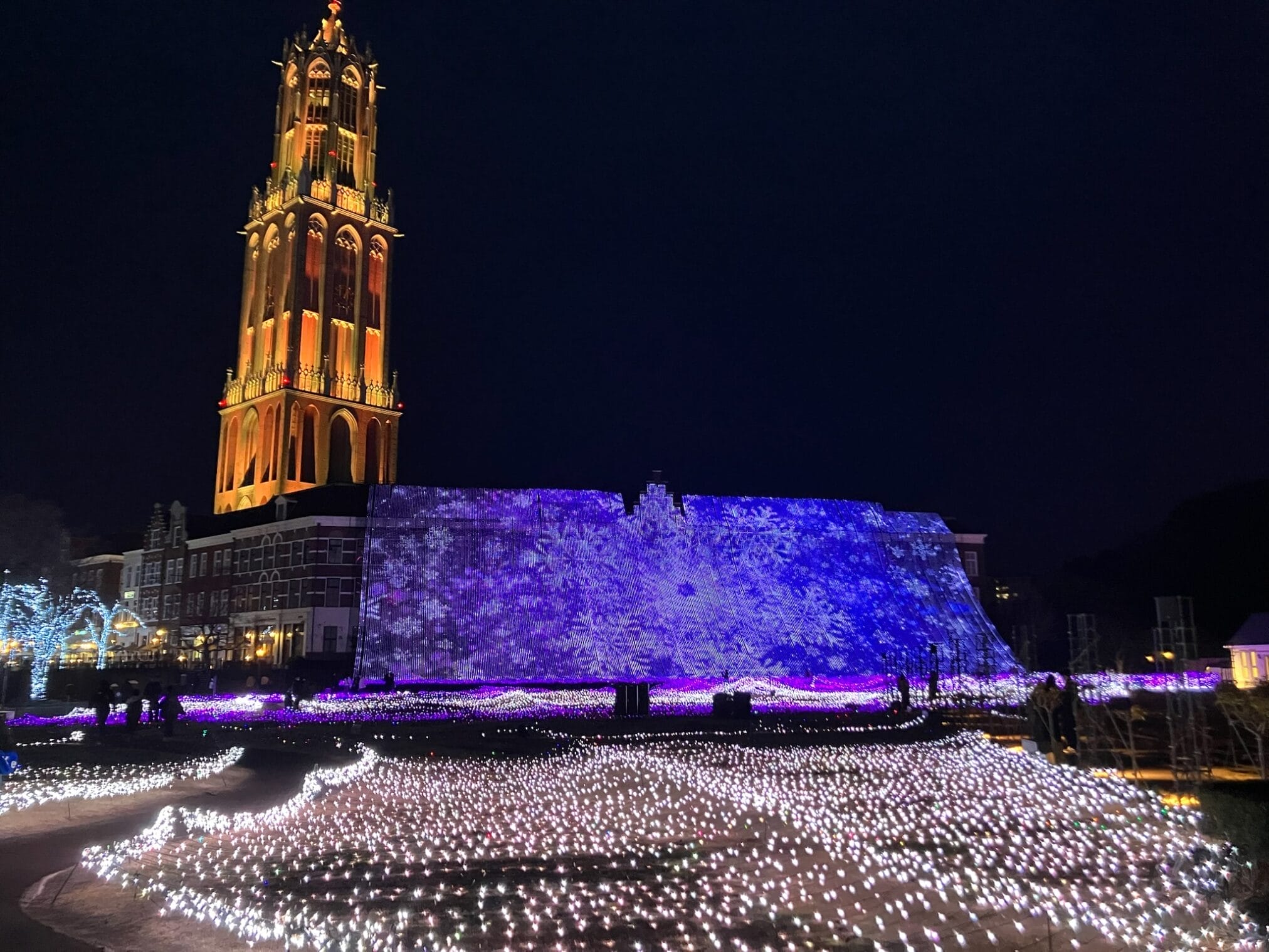 ไฟประดับสวยงามที่ Huis Ten Bosch, นางาซากิ, ในทริปขับรถเที่ยวคิวชู