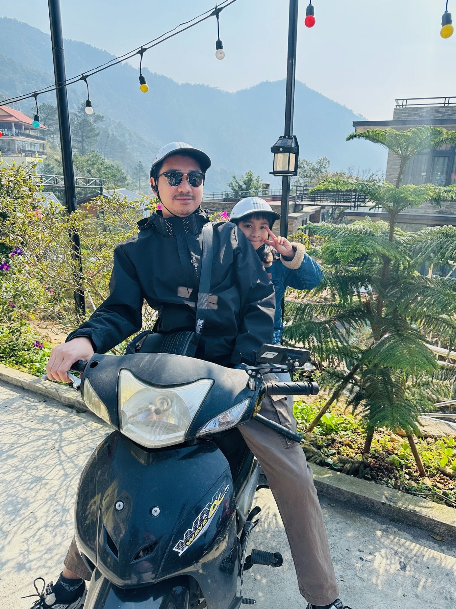 พ่อลูกขี่มอเตอร์ไซค์เที่ยวฮานอย ตามด๋าว EP1 ใส่หมวกกันน็อค