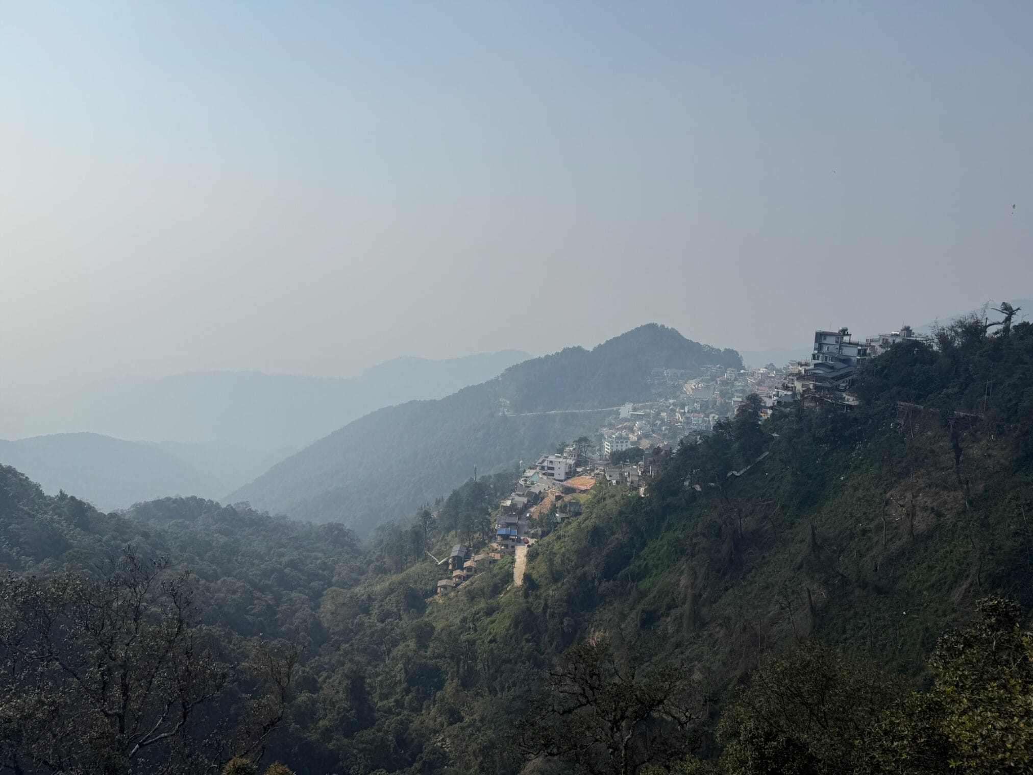 ฮานอย: ทิวทัศน์เมืองตามด๋าวบนภูเขา